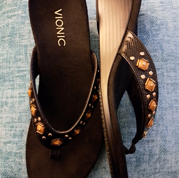 Like new VIONIC beaded SANDALS size 8.5 wide - Picture 4 of 7